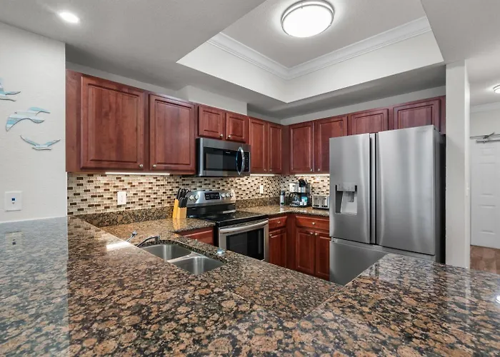 Gorgeous Renovated 2 Bedroom At Crystal Tower! Fall Specials