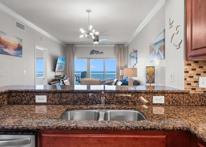 Gorgeous Renovated 2 Bedroom At Crystal Tower! Fall Specials Apartment