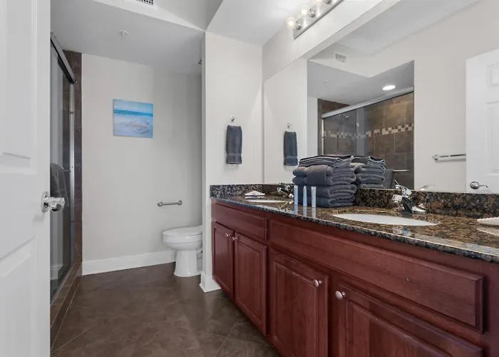 Apartment Gorgeous Renovated 2 Bedroom At Crystal Tower! Fall Specials