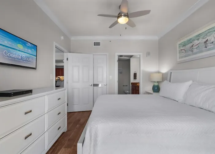 Gorgeous Renovated 2 Bedroom At Crystal Tower! Fall Specials Apartment