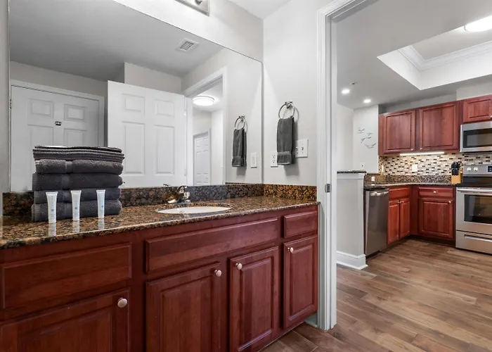 Apartment Gorgeous Renovated 2 Bedroom At Crystal Tower! Fall Specials