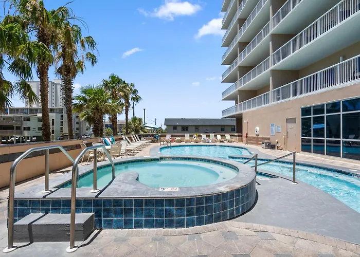 Gorgeous Renovated 2 Bedroom At Crystal Tower! Fall Specials Apartment *