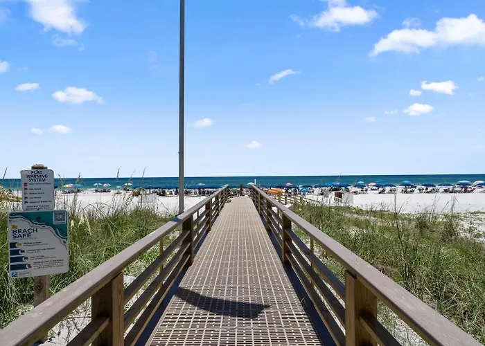 Gorgeous Renovated 2 Bedroom At Crystal Tower! Fall Specials Apartment