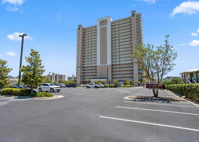 Gorgeous Renovated 2 Bedroom At Crystal Tower! Fall Specials Apartment *